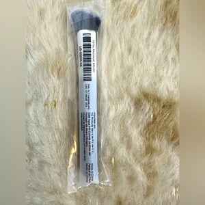 Younique multi tool brush